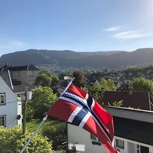 Appartement # 1 Mountain View With Free Street Parking, Bergen